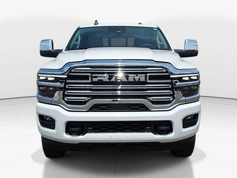 Used 2025 RAM 2500 Laramie AWD/4WD image 9