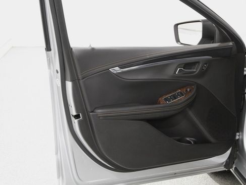 Used 2014 Chevrolet Impala LT w/ Convenience Package image 4