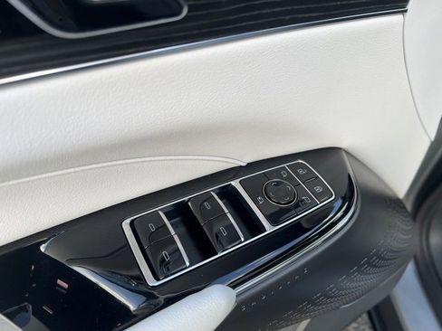 New 2024 Cadillac Lyriq Luxury image 20