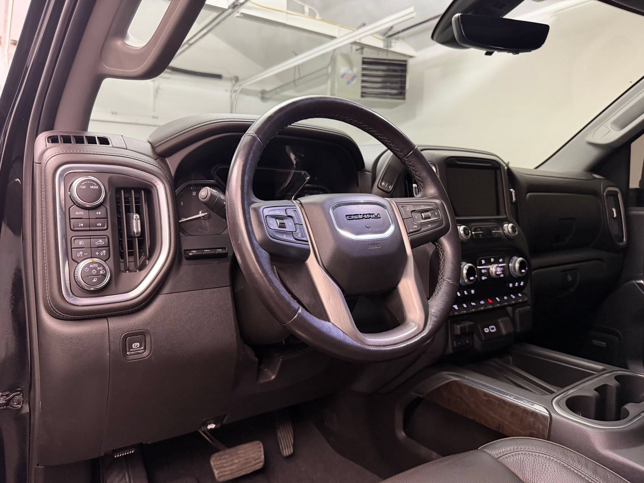 Used 2022 GMC Sierra 2500 Denali w/ Denali Ultimate Package AWD/4WD image 4