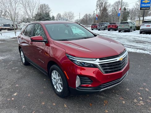 Used 2023 Chevrolet Equinox LT image 3
