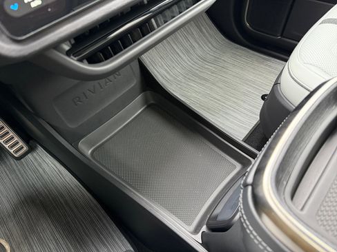 Used 2024 Rivian R1T Adventure image 13