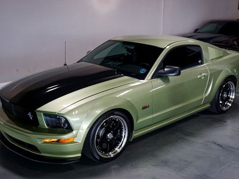 Used 2005 Ford Mustang GT RWD image 33