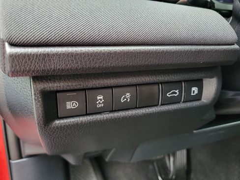 Used 2025 Toyota Camry LE image 9