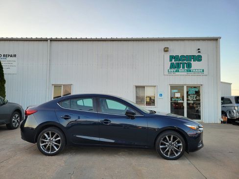 Used 2018 MAZDA MAZDA3 Touring FWD image 7