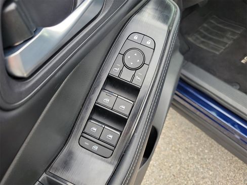 Used 2025 Nissan Rogue SV image 14