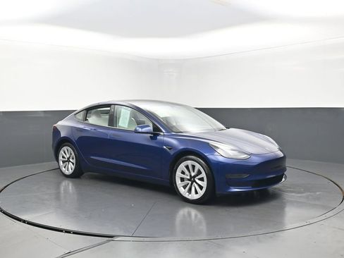 Used 2023 Tesla Model 3 Standard Range RWD image 5