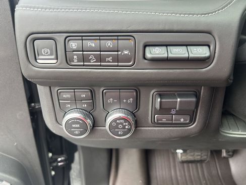 Used 2023 GMC Yukon Denali Ultimate image 20