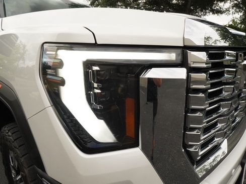 Used 2025 GMC Sierra 2500 Denali w/ Denali Reserve Package AWD/4WD image 34