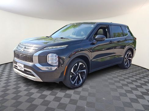 Used 2022 Mitsubishi Outlander SE FWD image 3