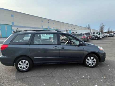 Used 2009 Toyota Sienna CE image 10