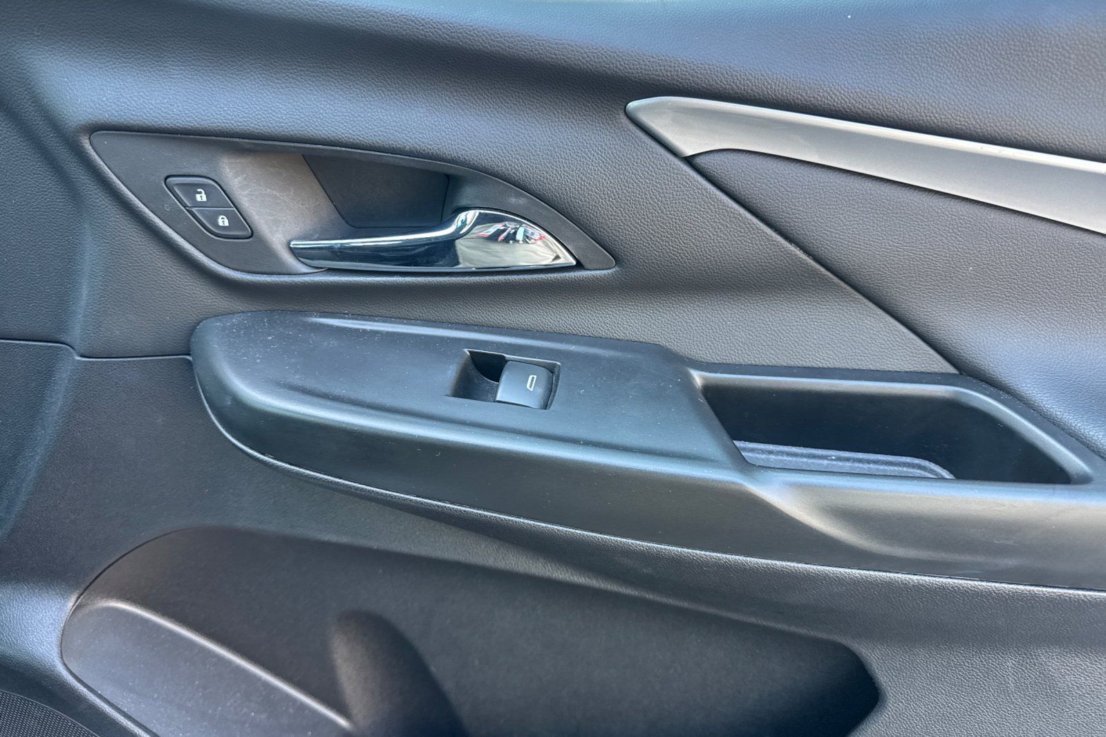 Used 2023 Chevrolet Bolt LT w/ Infotainment Package FWD image 22