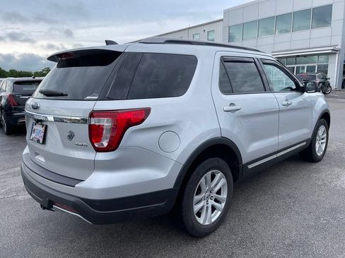 Used 2019 Ford Explorer XLT AWD/4WD image 3