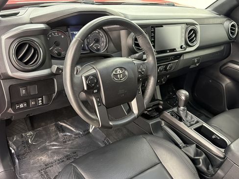 Used 2022 Toyota Tacoma TRD Off-Road w/ TRD Premium Off Road Package AWD/4WD image 4