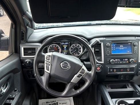 Used 2018 Nissan Titan SV w/ SV Convenience Package RWD image 10