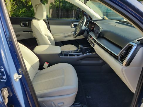 Certified 2025 Kia Sorento X-Line EX AWD/4WD image 5