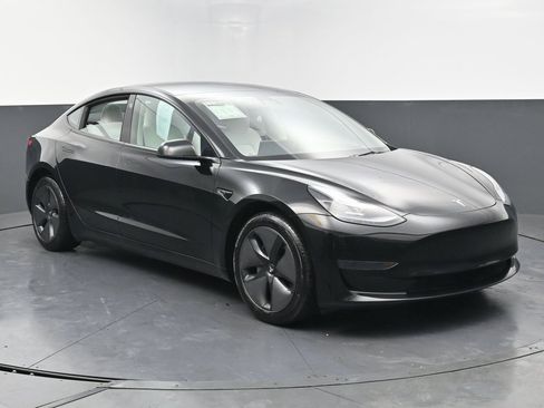 Used 2023 Tesla Model 3 Standard Range image 2