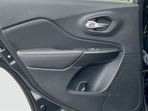 Used 2022 Jeep Cherokee Trailhawk w/ Comfort/Convenience Group image 36