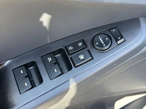 Used 2019 Hyundai Ioniq Plug-In Hybrid image 24