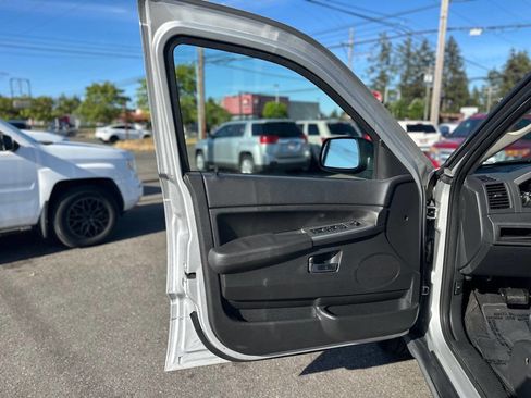 Used 2010 Jeep Grand Cherokee Laredo RWD image 11