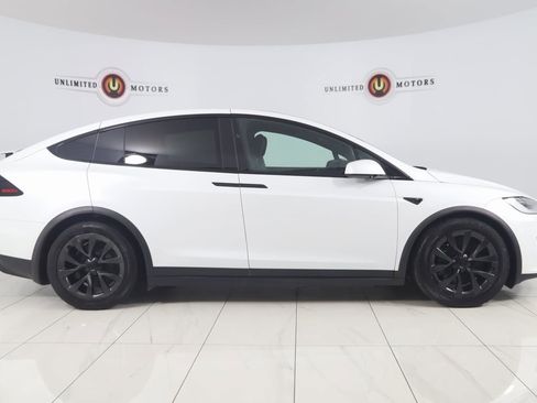 Used 2022 Tesla Model X image 2
