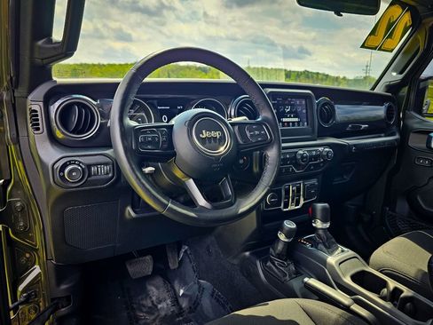 Used 2022 Jeep Wrangler Unlimited Sport AWD/4WD image 11