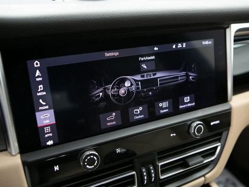 Certified 2023 Porsche Macan image 15