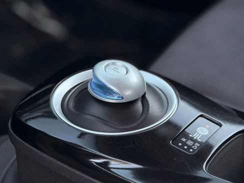 Used 2014 Nissan Leaf SV image 20