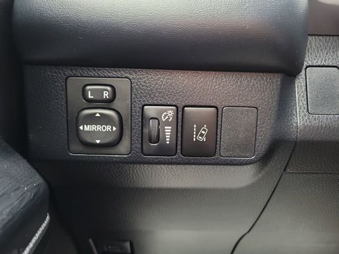 Used 2018 Toyota RAV4 Limited image 21