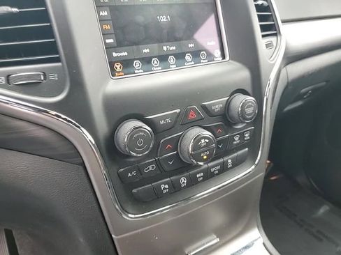 Used 2021 Jeep Grand Cherokee Laredo image 19