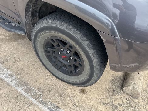 Used 2021 Toyota 4Runner SR5 Premium w/ Moonroof Package image 10