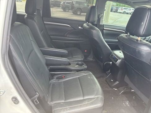 Used 2016 Toyota Highlander Limited FWD image 16