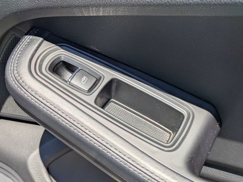 Used 2023 Porsche Macan AWD/4WD image 39