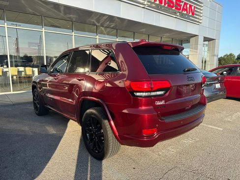Used 2019 Jeep Grand Cherokee Altitude AWD/4WD image 4