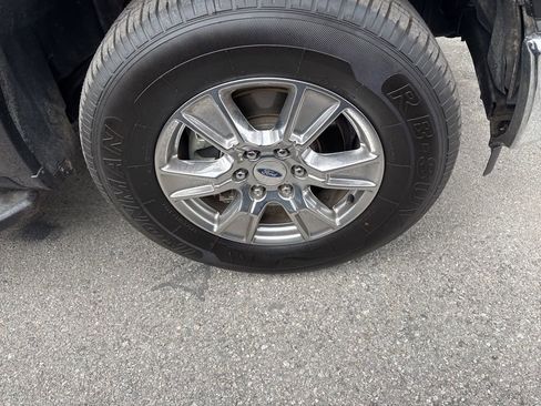 Used 2017 Ford F150 XLT w/ Equipment Group 302A Luxury image 4