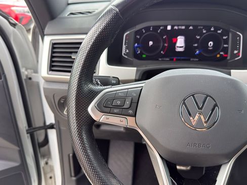 Used 2022 Volkswagen Atlas Cross Sport SEL R-Line AWD/4WD image 17