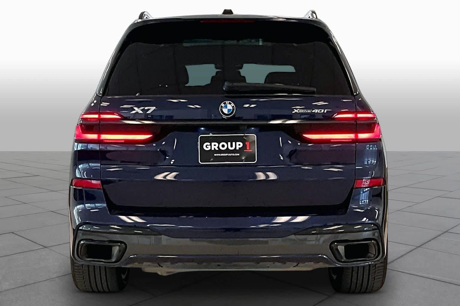 Used 2024 BMW X7 xDrive40i w/ M Sport Package AWD/4WD image 4