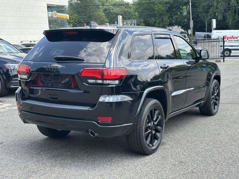 Used 2018 Jeep Grand Cherokee Altitude AWD/4WD image 3