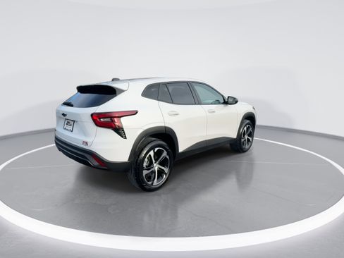 Used 2024 Chevrolet Trax RS w/ Driver Confidence Package image 8