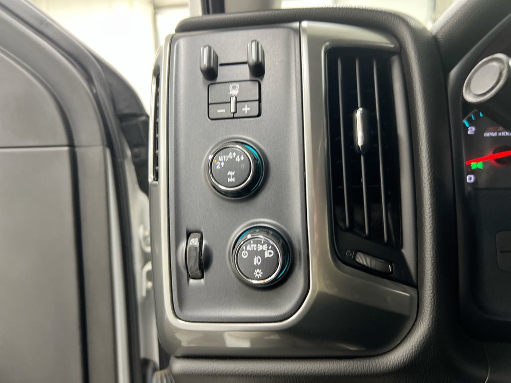 Used 2017 Chevrolet Silverado 1500 LT w/ All Star Edition AWD/4WD image 18