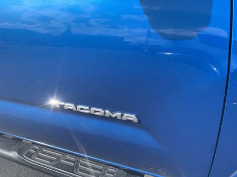 Used 2016 Toyota Tacoma TRD Sport w/ Exterior Package image 7