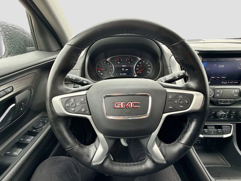 Used 2024 GMC Terrain SLT image 13