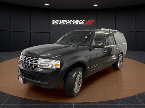 Used 2014 Lincoln Navigator L 4WD image 2