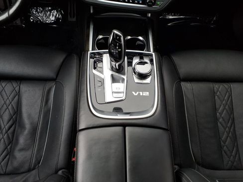 Used 2020 BMW M760i xDrive w/ Luxury Rear Seating Package AWD/4WD image 19