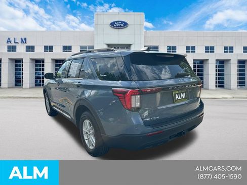 Used 2025 Ford Explorer Active AWD/4WD image 9