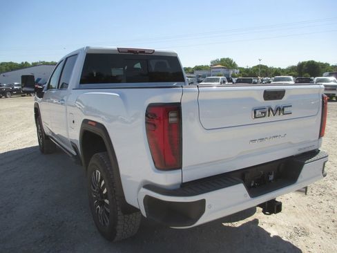New 2026 GMC Sierra 3500 Denali Ultimate AWD/4WD image 9