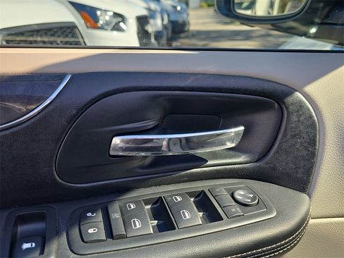 Used 2012 Chrysler Town & Country Touring-L w/ Premium Group image 17