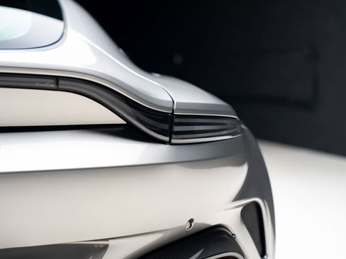 Used 2025 Aston Martin V8 Vantage Coupe RWD image 31