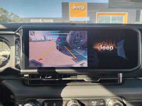 New 2025 Jeep Gladiator Sport w/ Premium Package image 22