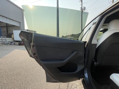 Used 2023 Tesla Model Y Long Range AWD/4WD image 24
